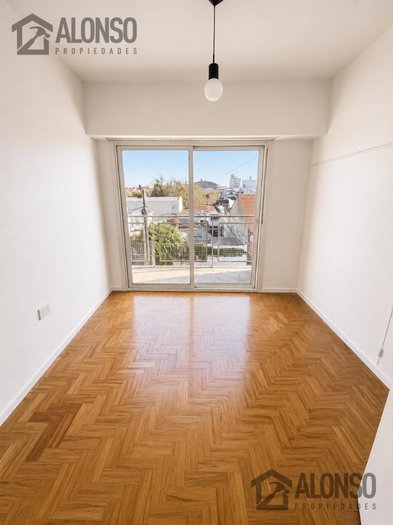 Venta - Departamento 2 Ambientes con Balcón - V. Alsina
