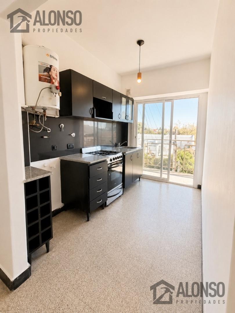 Venta - Departamento 2 Ambientes con Balcón - V. Alsina