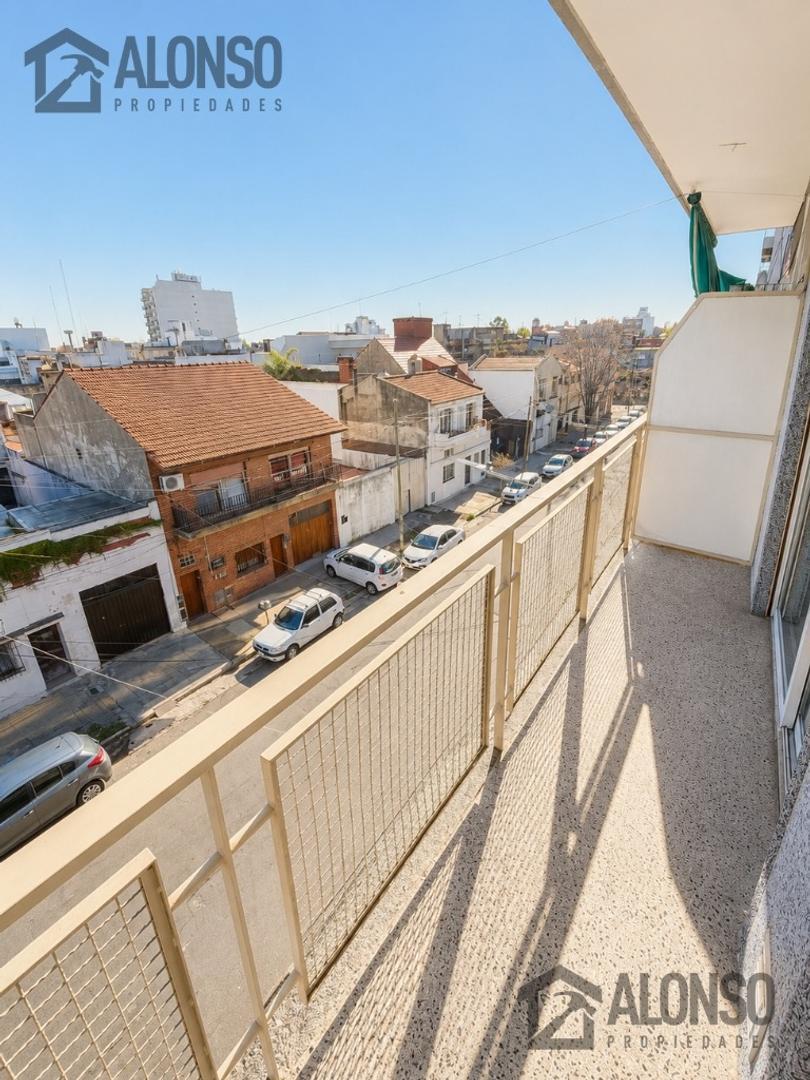 Venta - Departamento 2 Ambientes con Balcón - V. Alsina
