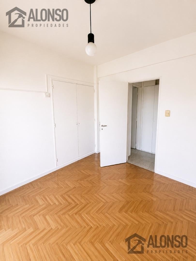 Venta - Departamento 2 Ambientes con Balcón - V. Alsina