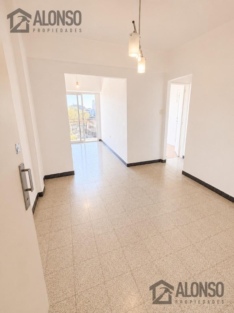 Venta - Departamento 2 Ambientes con Balcón - V. Alsina