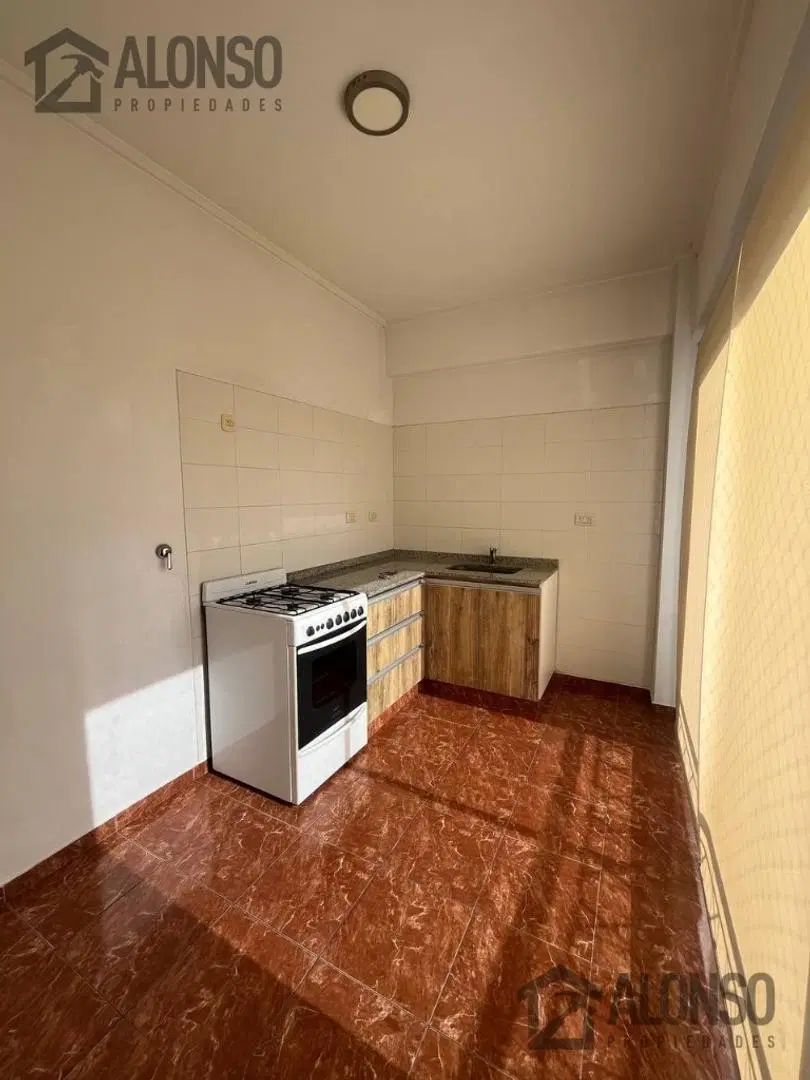 Alquiler - Depto. 2 Ambientes con Balcón - Lanús Oeste 4