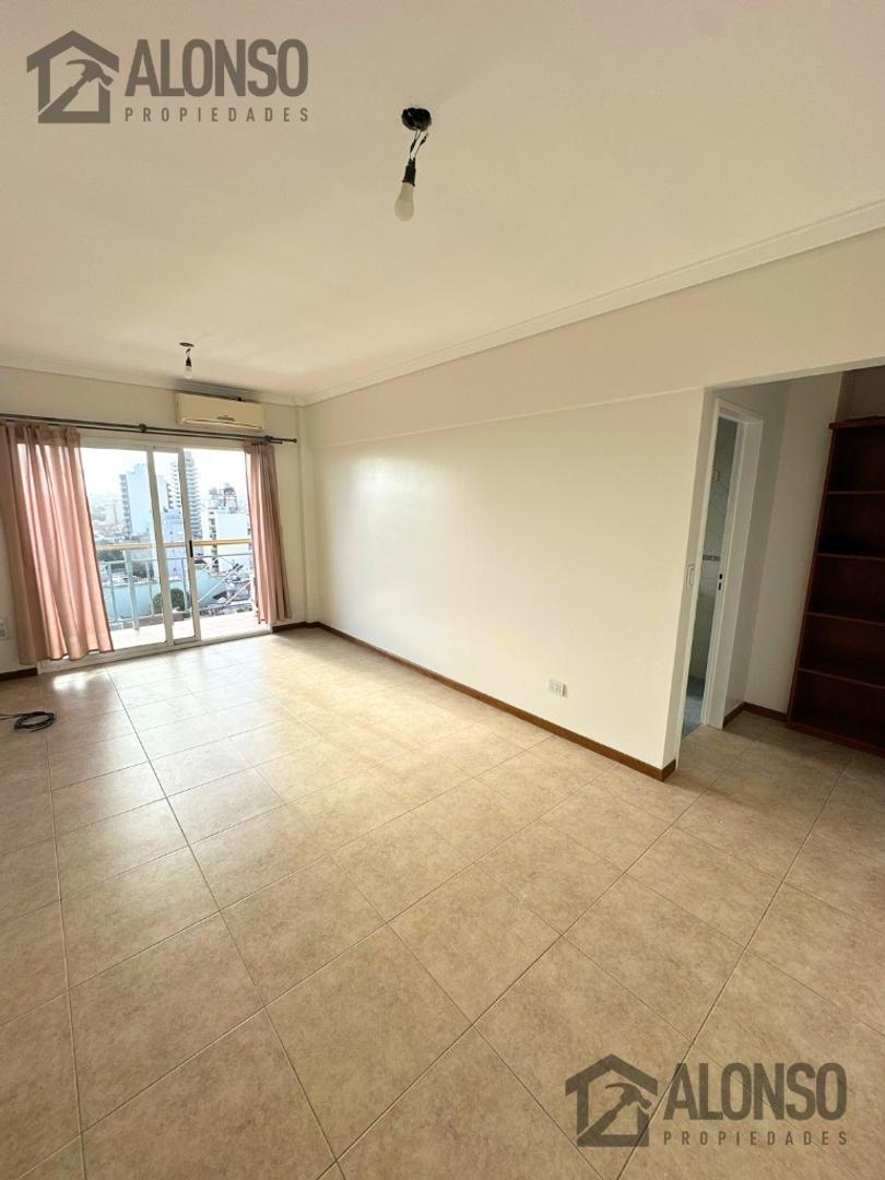Foto de Alquiler - Departamento 2 Ambientes con Balcón - Lanús, imagen 2