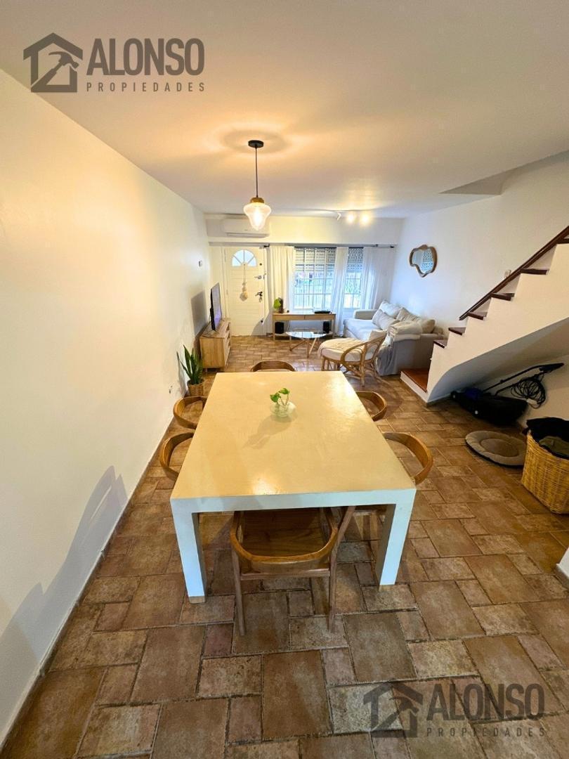 Foto de VENTA - Triplex 4 Ambientes con Cochera, Fondo y Pileta, imagen 4