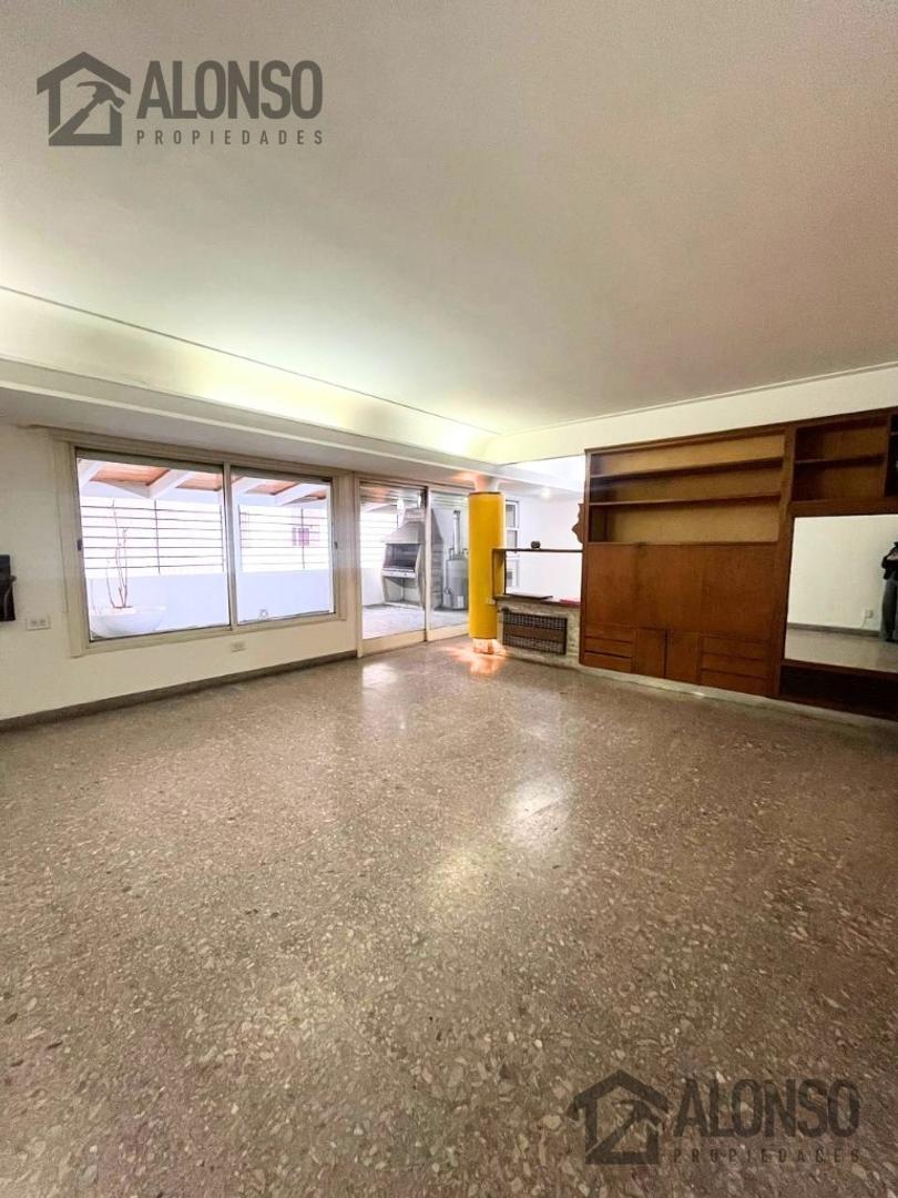 Foto de Venta - Ph 5 Ambientes con Quincho y Garage 2 Autos - Lanús, imagen 2