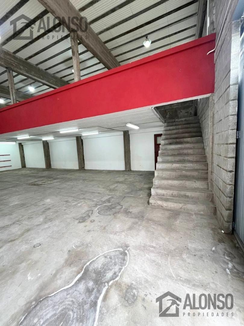 Foto de Galpón en alquiler en Lanús – 115 m², imagen 1