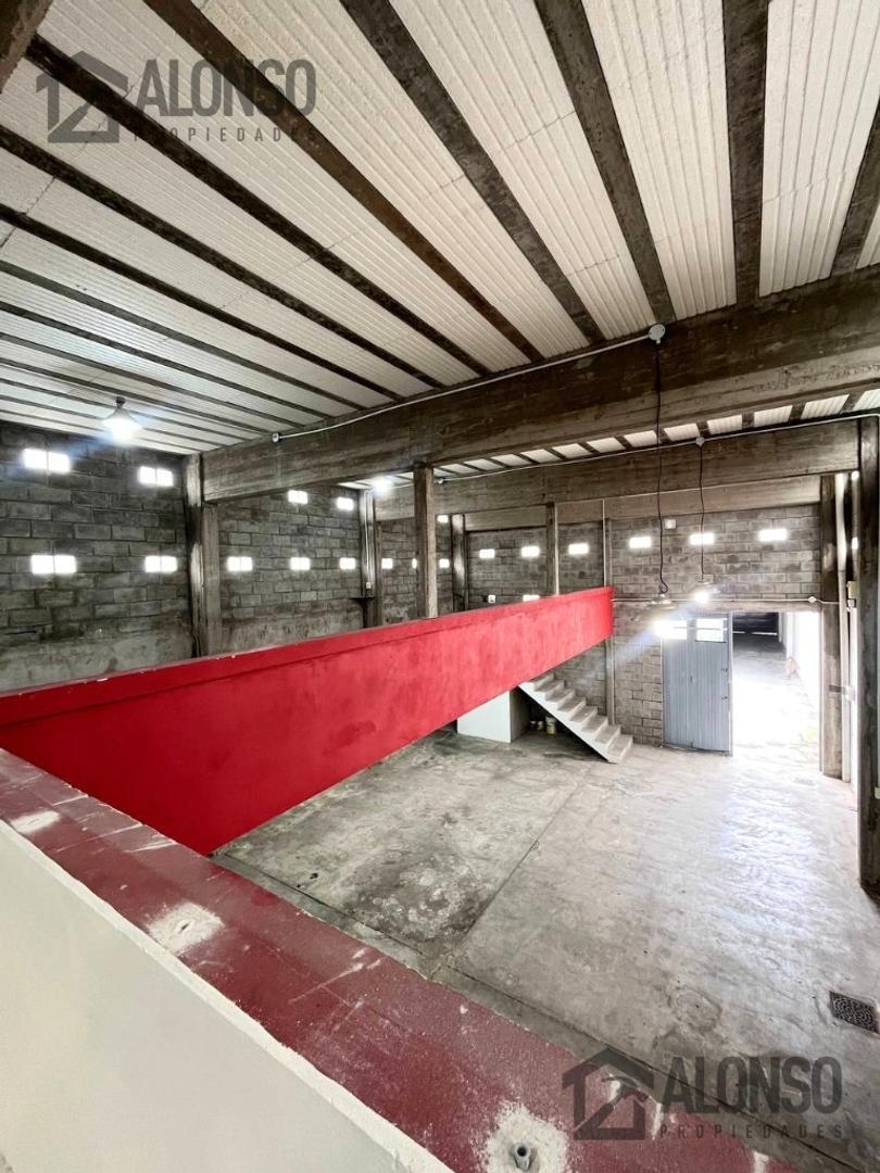 Foto de Galpón en alquiler en Lanús – 115 m², imagen 3