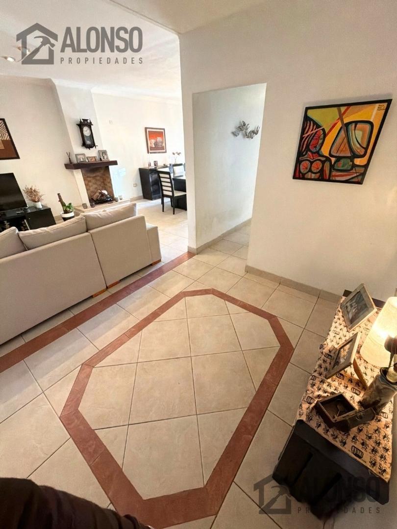 Foto de CHALET EN VENTA – LANÚS OESTE | 5 AMBIENTES, COCHERA Y FONDO, imagen 4