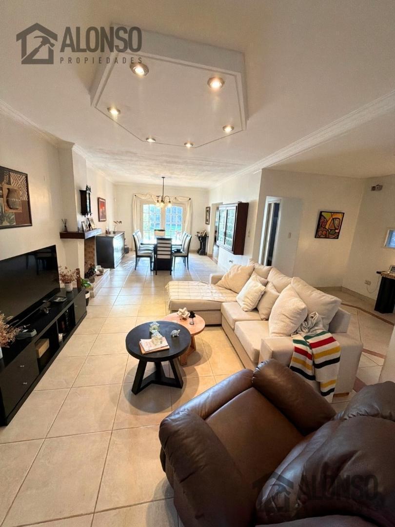 Foto de CHALET EN VENTA – LANÚS OESTE | 5 AMBIENTES, COCHERA Y FONDO, imagen 5