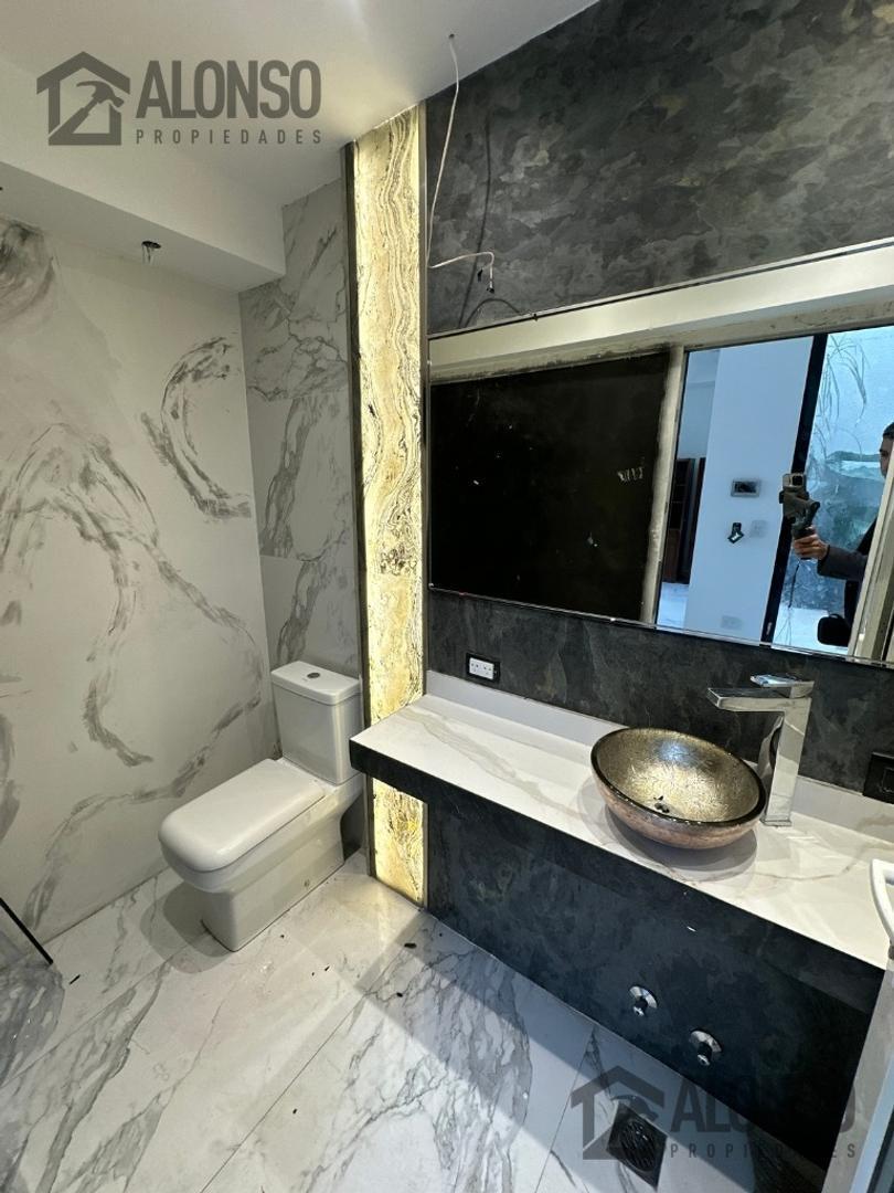Foto de VENTA - CASA 4 AMBIENTES CON FONDO Y COCHERA - LANÚS OESTE, imagen 5