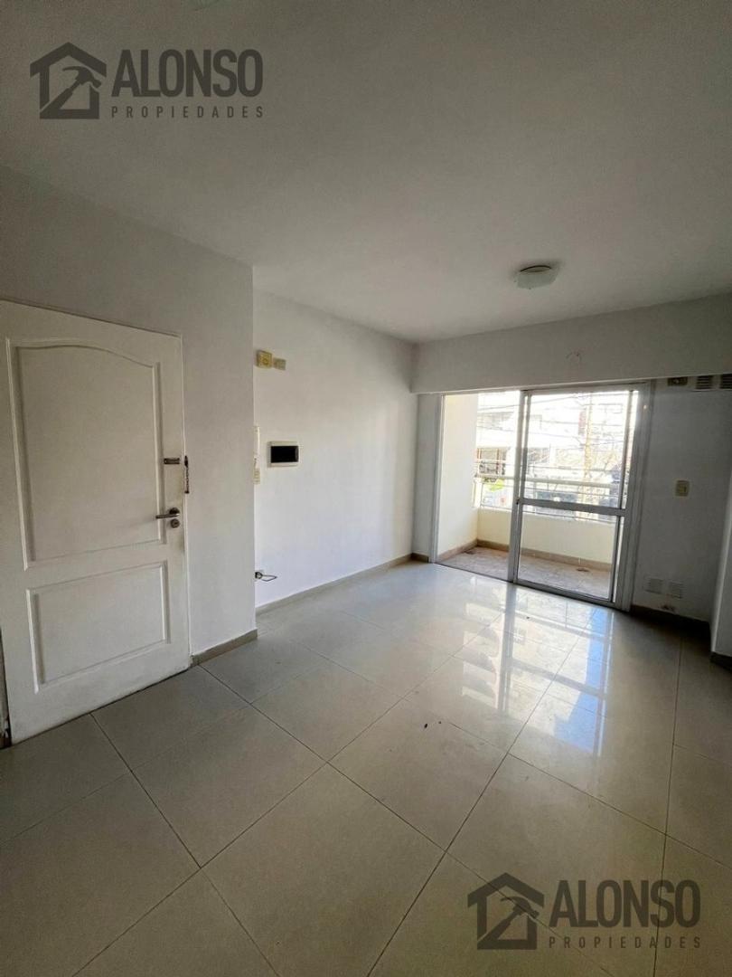 Foto de ALQUILER 2 AMBIENTES CON DOBLE BALCÓN | LANÚS OESTE, imagen 2