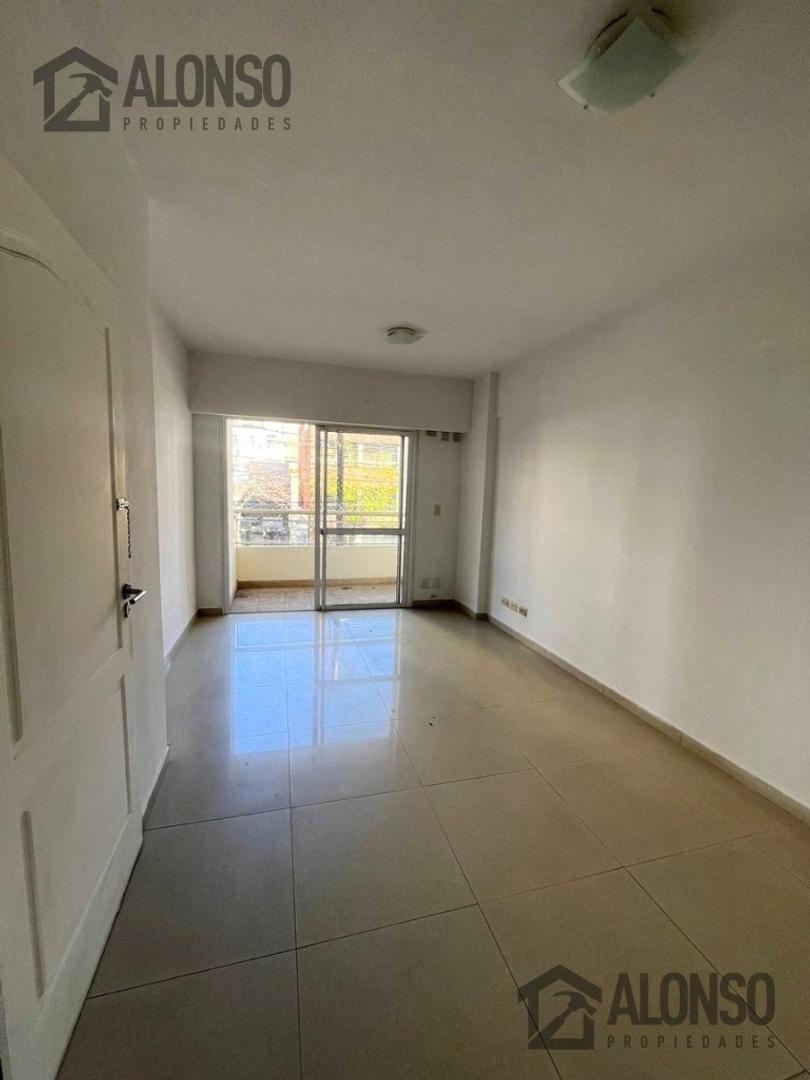 Foto de ALQUILER 2 AMBIENTES CON DOBLE BALCÓN | LANÚS OESTE, imagen 1