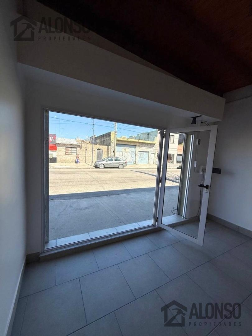 Foto de ALQUILER LOCAL 35 M² SOBRE AVENIDA - GERLI, imagen 2