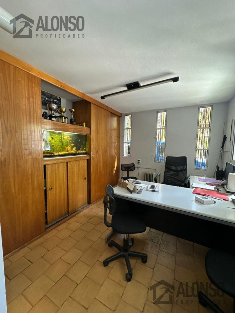 Foto de ALQUIER - GRAN GALPÓN DE 360 m2 - CENTRO LANUSITA, imagen 2