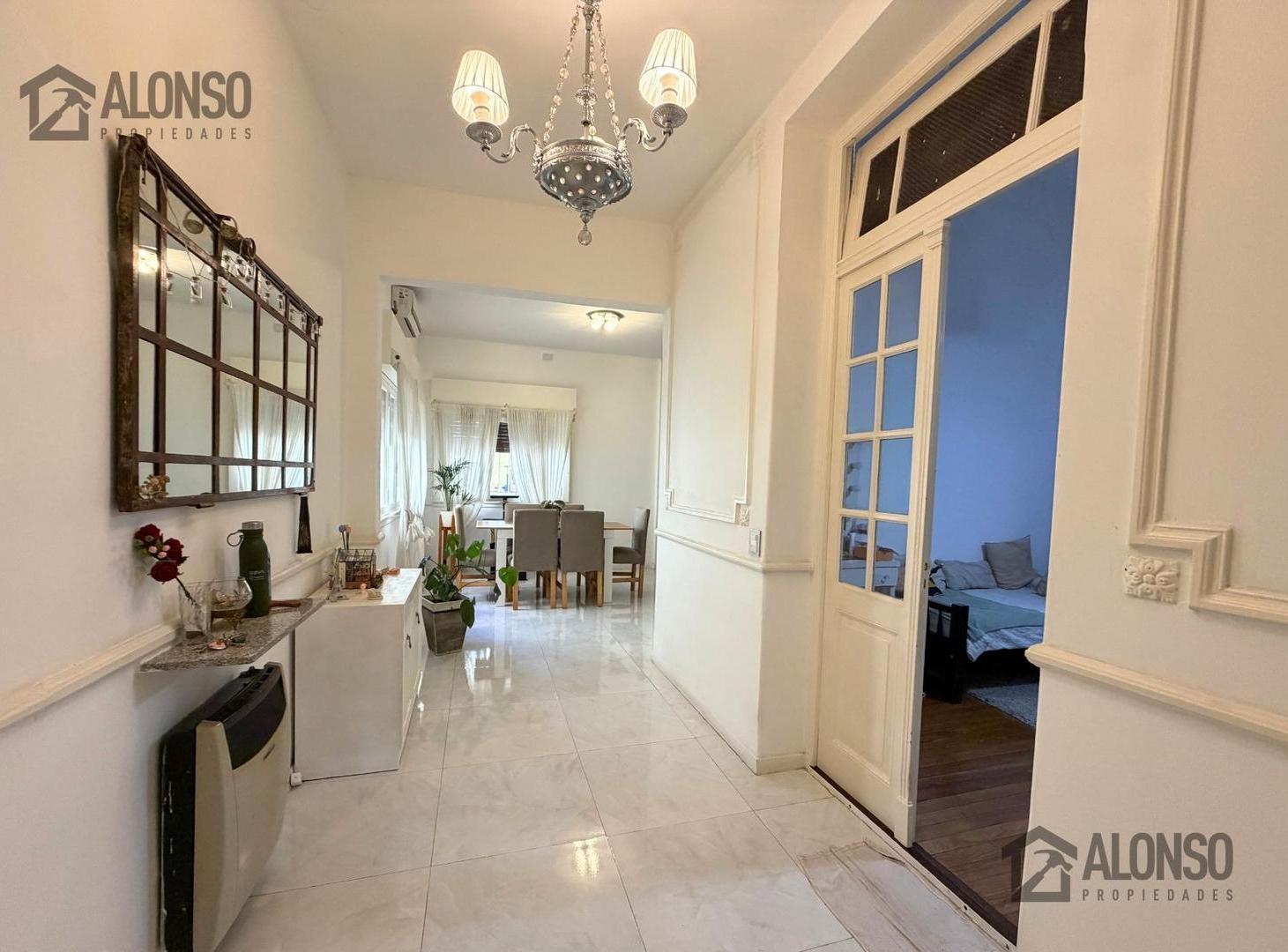 Foto de VENTA - CASA 4 AMBIENTES CON PATIO Y COCHERA - LANÚS OESTE, imagen 3