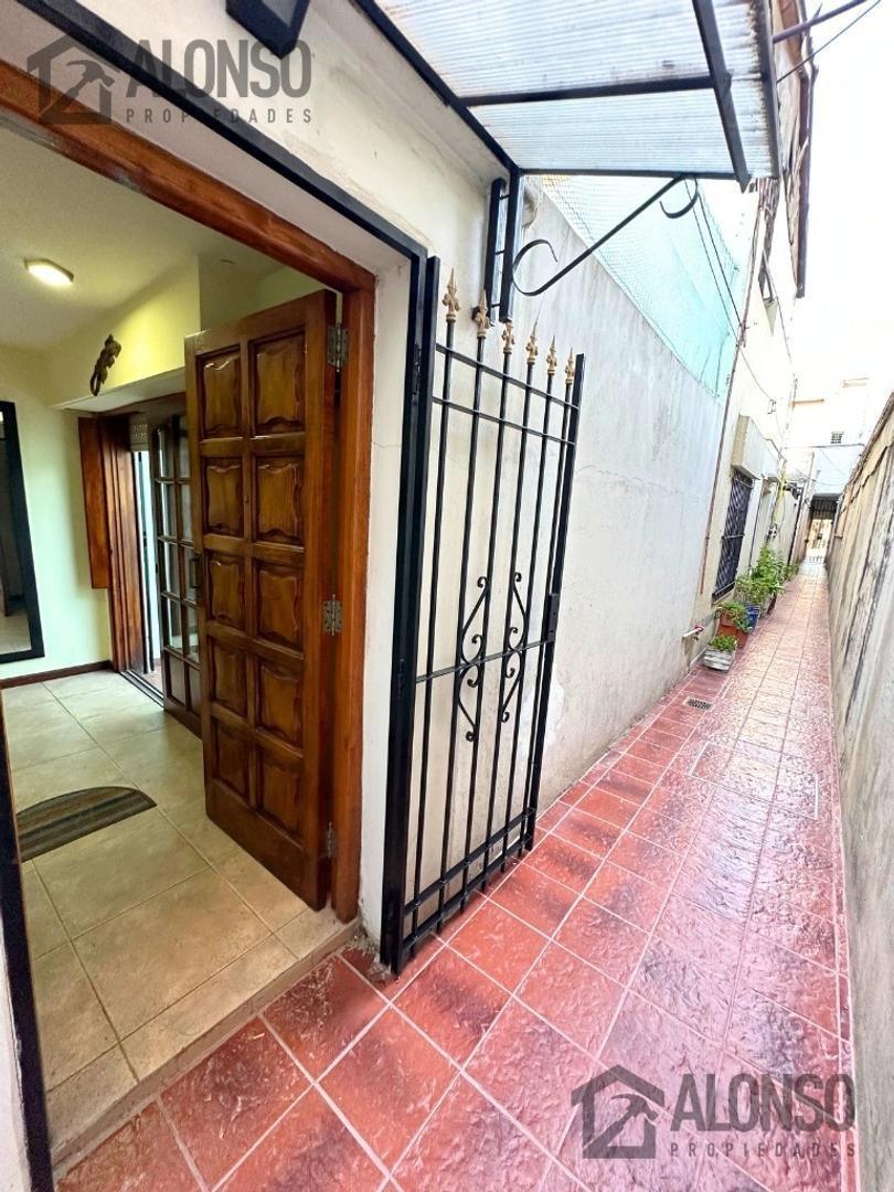 Foto de VENTA - PH 4 AMBIENTES CON PATIO - LANÚS OESTE, imagen 2