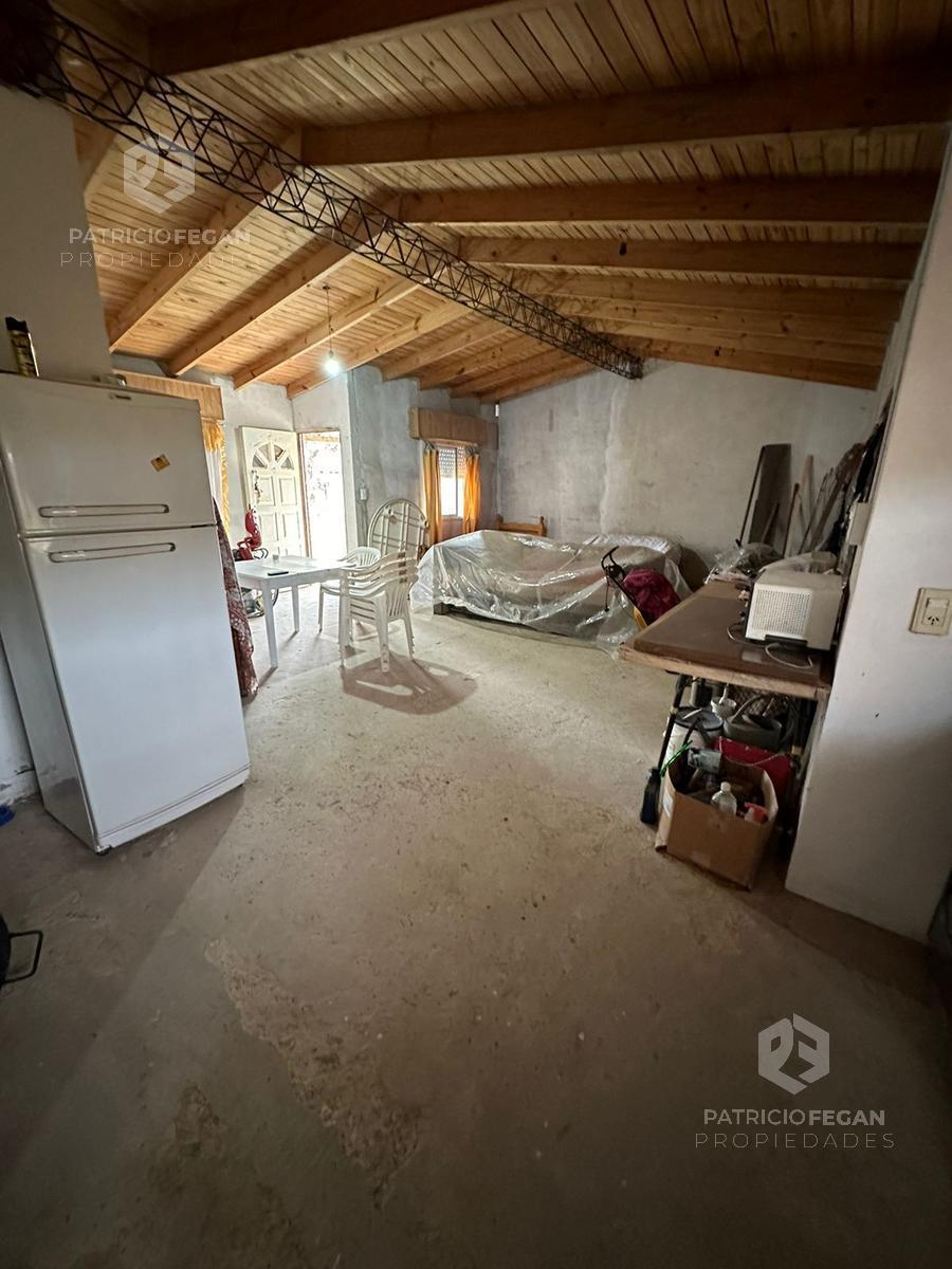 Casa en venta con gran terreno sobre importante avenida