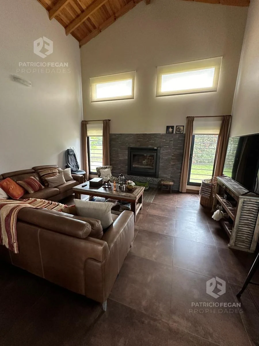 Foto de Importante casa en venta con pileta sobre amplio lote, imagen 5
