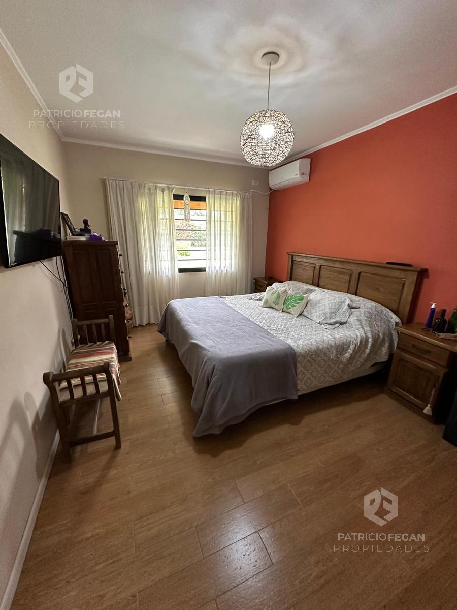 Foto de Importante casa en venta con pileta sobre amplio lote, imagen 3