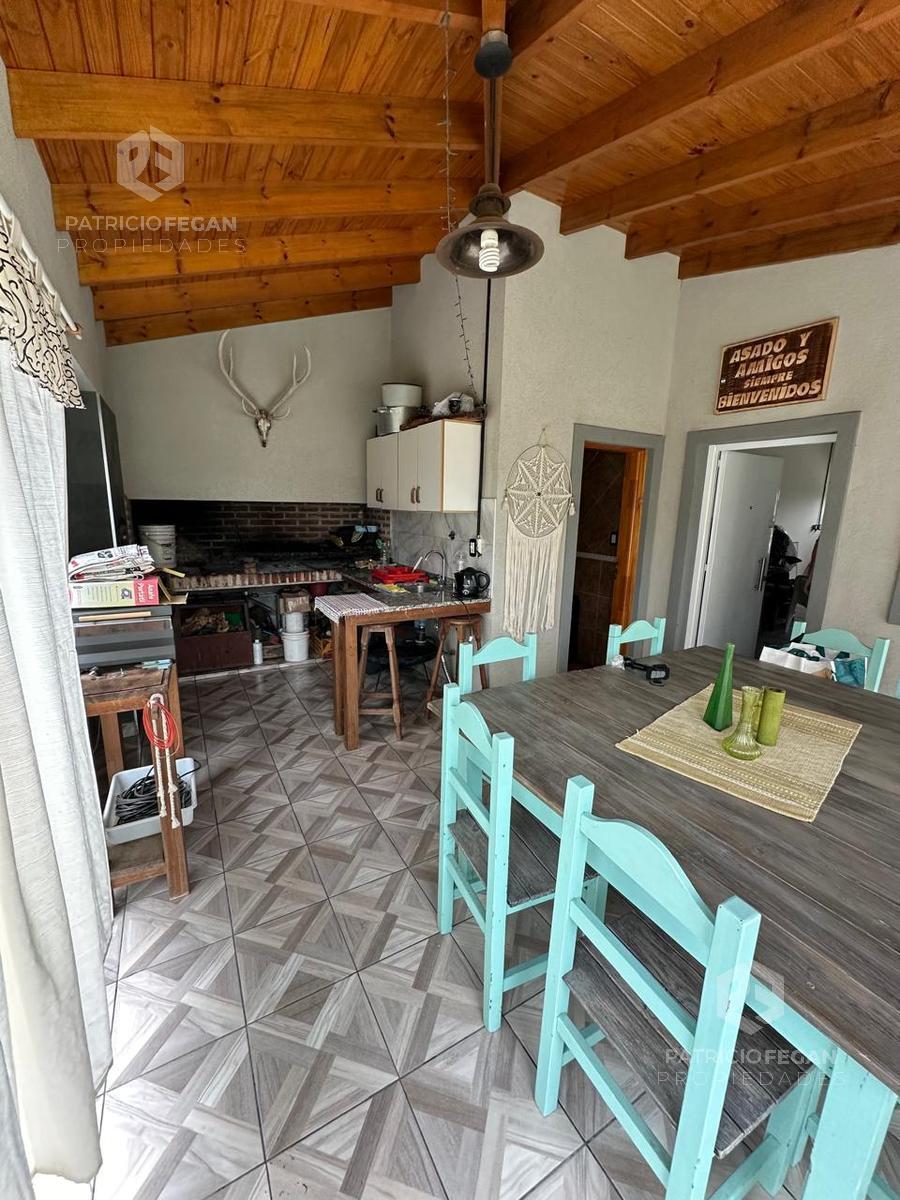 Foto de Importante casa en venta con pileta sobre amplio lote, imagen 2