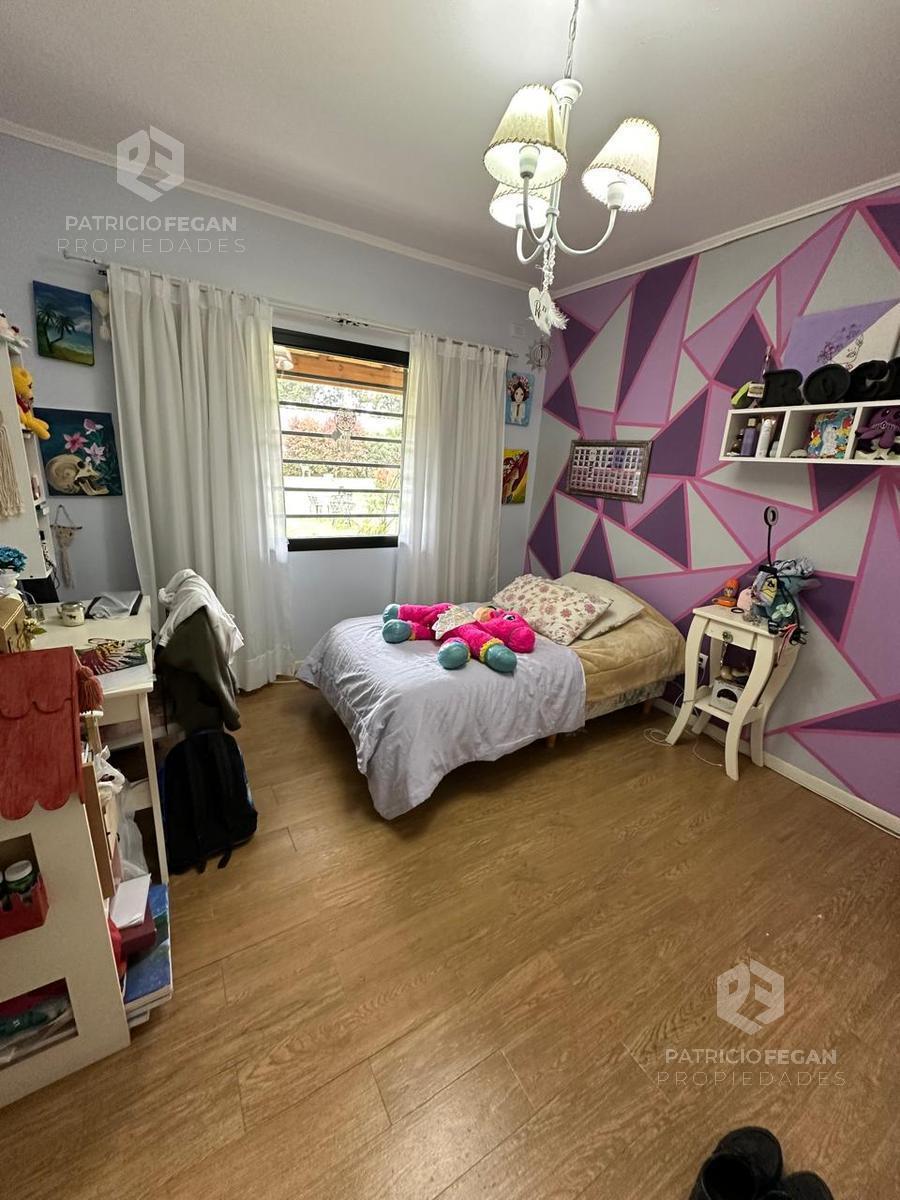 Foto de Importante casa en venta con pileta sobre amplio lote, imagen 4