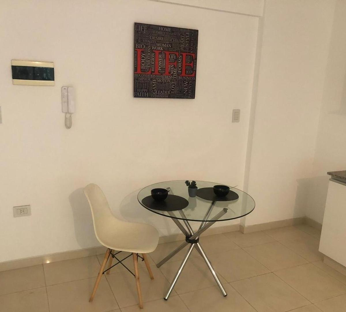 Foto de Departamento 2 ambientes c/c pocas cuadras Parque Centenario, imagen 2
