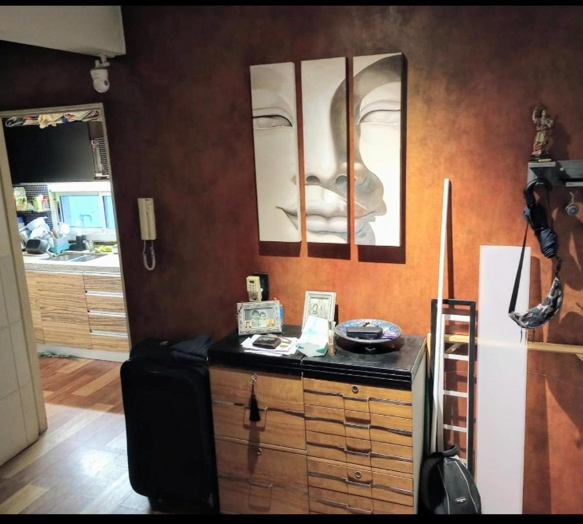 Foto de VENTA CON RENTA DEPARTAMENTO 2 AMBIENTES. COGHLAN, imagen 3