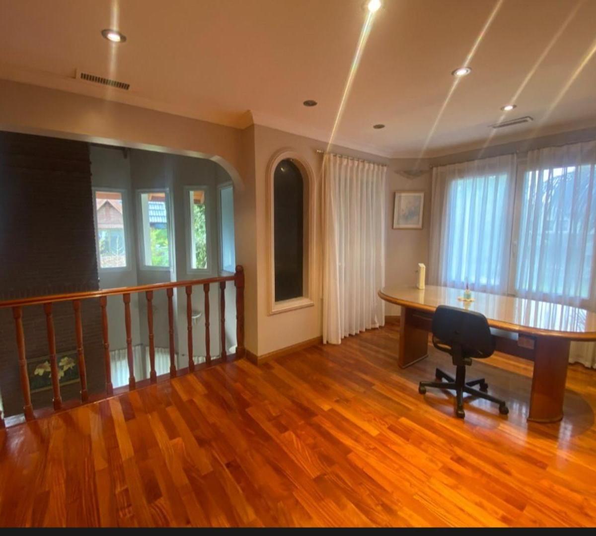 CASA EN VENTA 6 AMBIENTES. SAINT THOMAS SUR