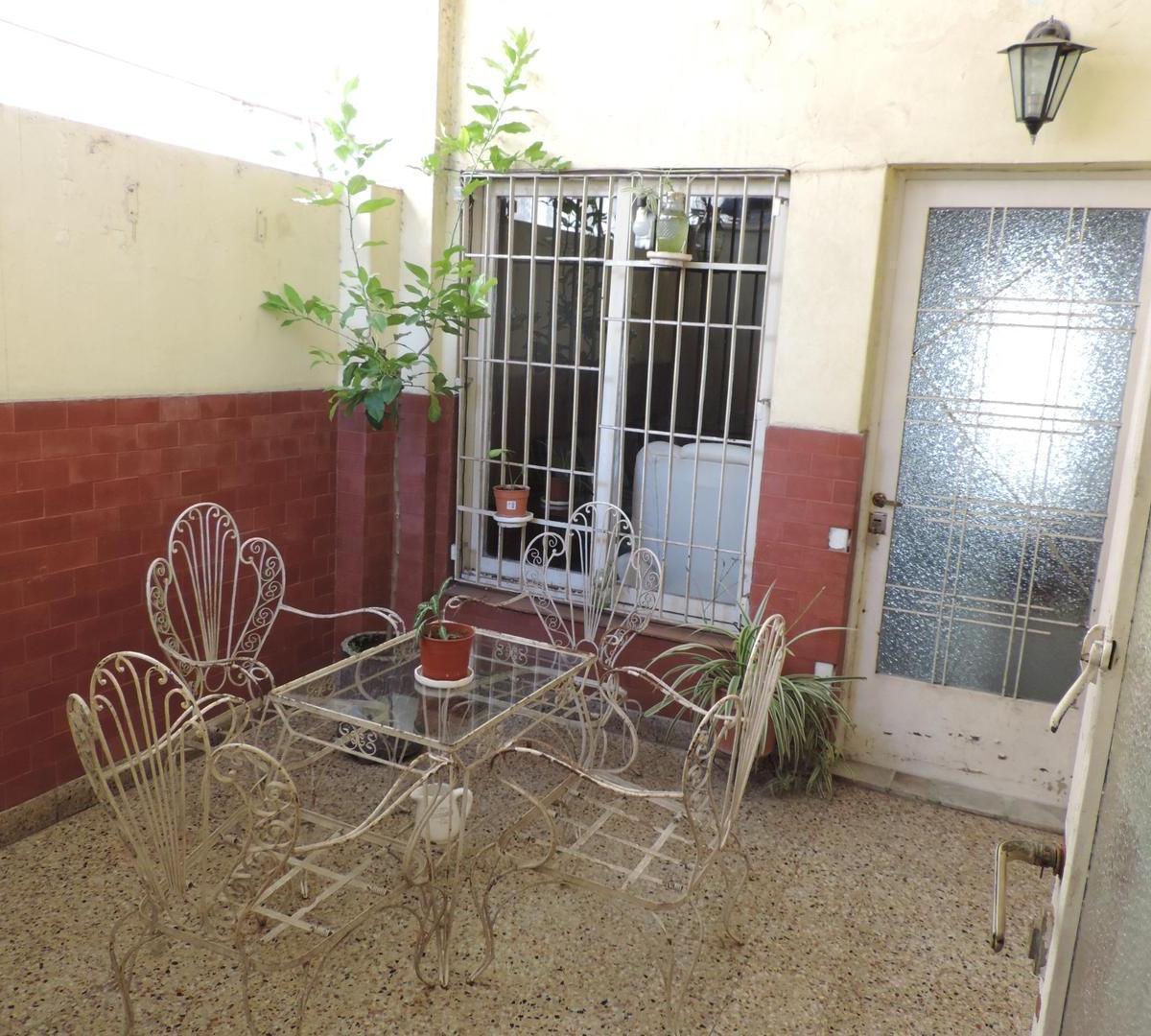 Venta Casa Lote Propio. Terraza, Jardin y Fondo. Agronomia 1
