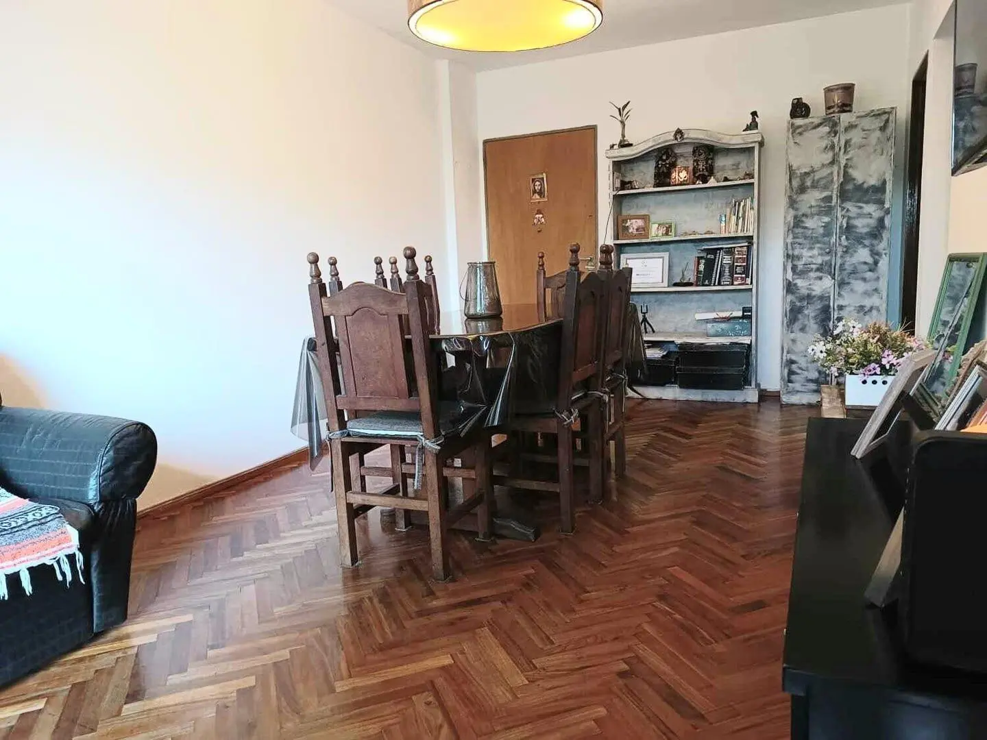 VENTA CON RENTA DEPTO 3 AMBIENTES. BALCON TERRAZA AL FRENTE. 2