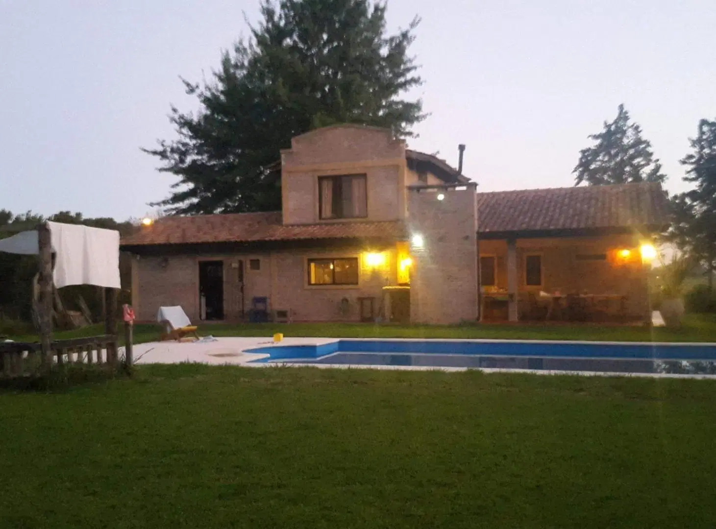 casa con jardin y pileta 3