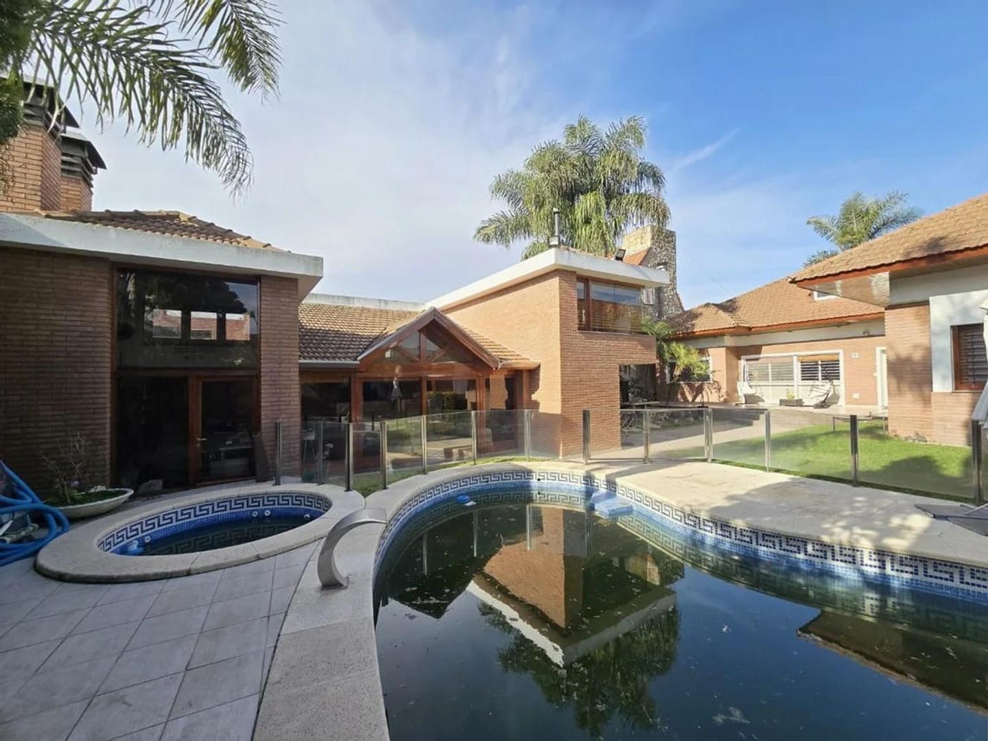 Foto de Venta casa en Ramos Mejía: Lujo, Confort y seguridad, imagen 1