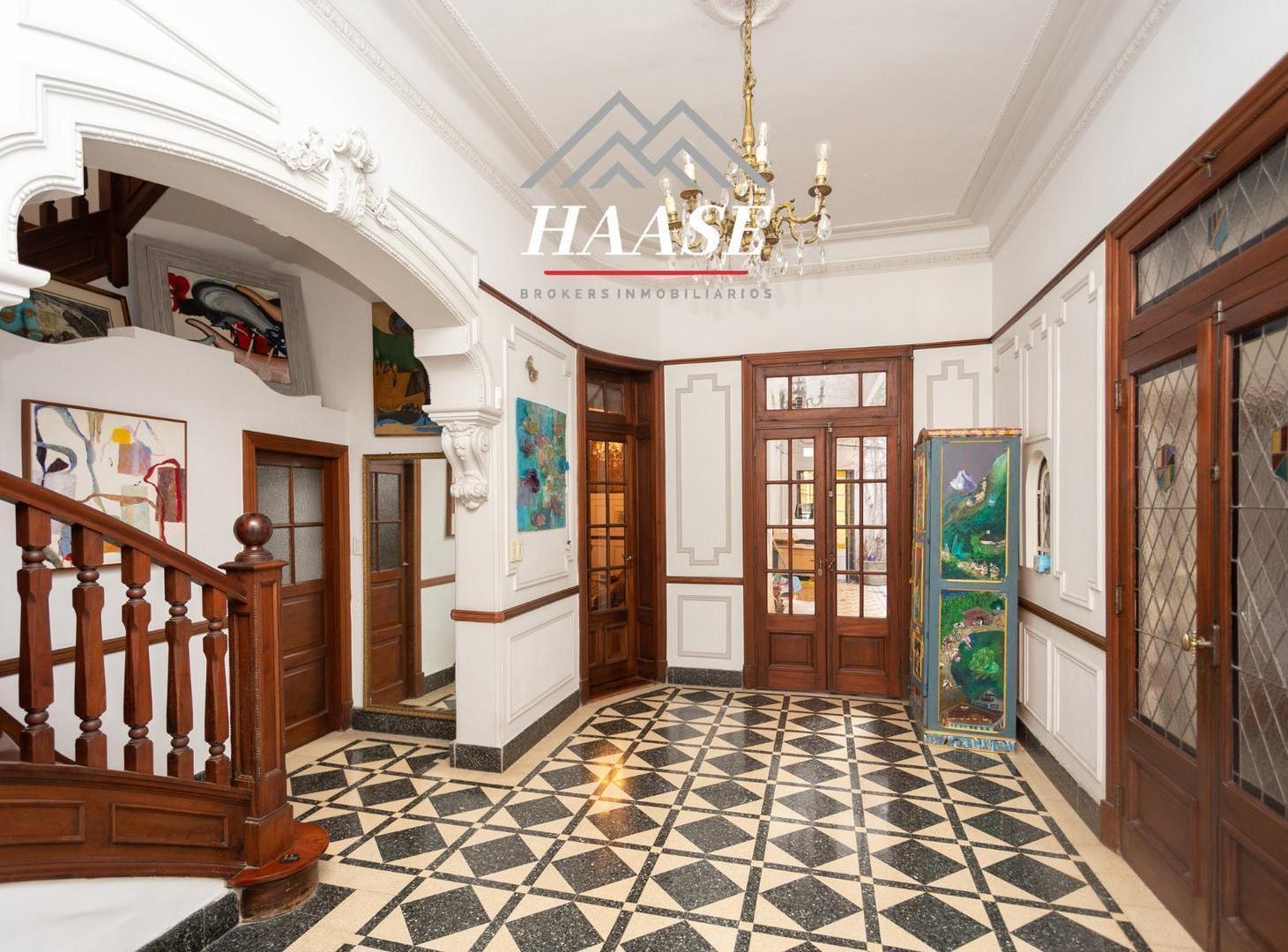 Foto de VENTA AMPLIA CASA-340m2- Ideal consultorios -Centro Médico, imagen 1