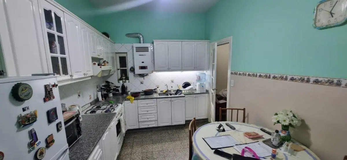 MUNRO S/AV. VÉLEZ SÁRSFIELD: 2 LOCALES C/ VIVIENDA U OFICINAS, JARDÍN S/LOTE 8,66 X 34,85 EN BLOCK 3
