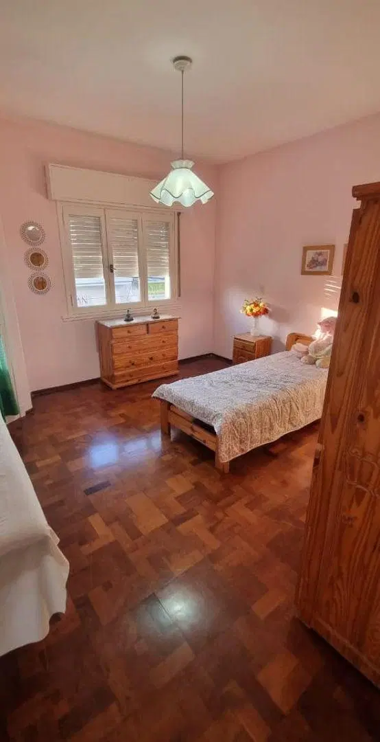 MUNRO S/AV. VÉLEZ SÁRSFIELD: 2 LOCALES C/ VIVIENDA U OFICINAS, JARDÍN S/LOTE 8,66 X 34,85 EN BLOCK 8