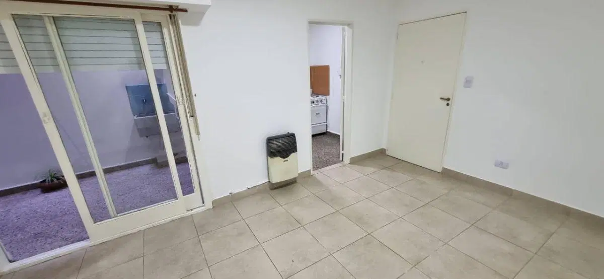 DEPTO 2 AMBIENTES c/ 2 PATIOS, VIVIENDA/APTO PROFESIONAL 3