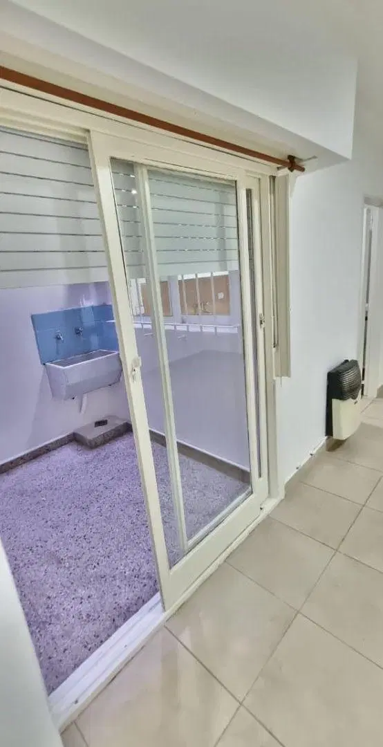 DEPTO 2 AMBIENTES c/ 2 PATIOS, VIVIENDA/APTO PROFESIONAL 4