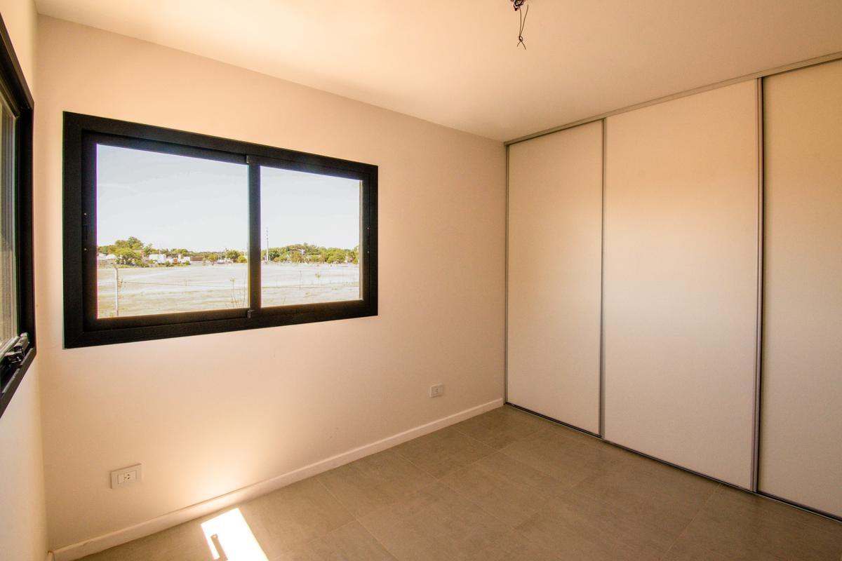 En Venta a Estrenar PH de Dos Dorm. con Terraza y Parrillero a m del Río 2