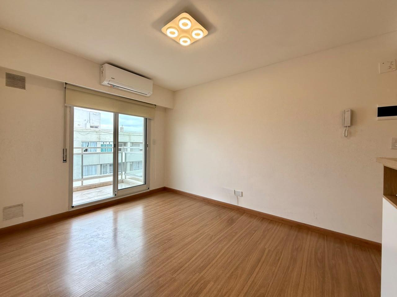 Foto de Alquiler departamento de 1 dormitorio con balcón al frente en Echesortu, imagen 4