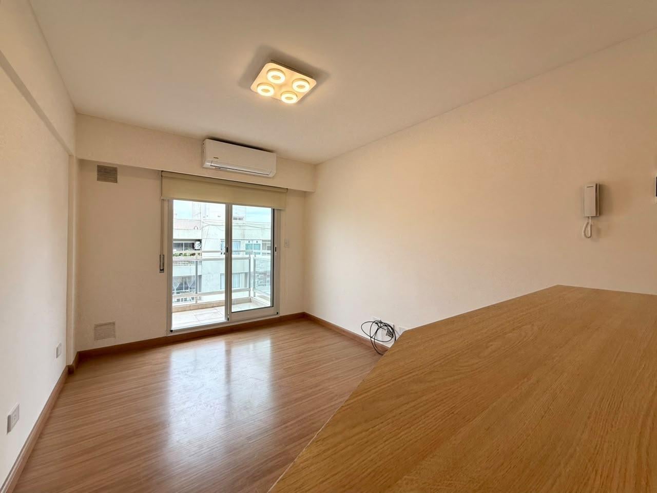 Foto de Alquiler departamento de 1 dormitorio con balcón al frente en Echesortu, imagen 1