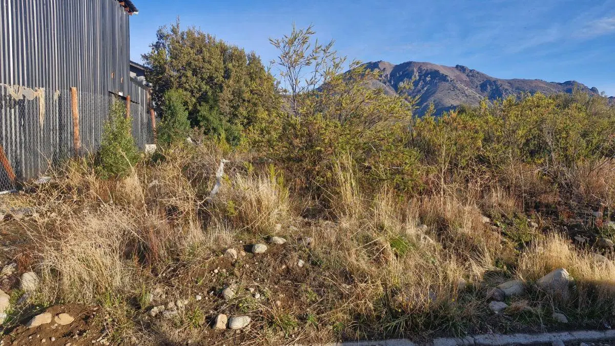 LOTE VALLE AZUL sobre calle Cascada Vulliñanco, con hermosa vista a lo cerros.- 2