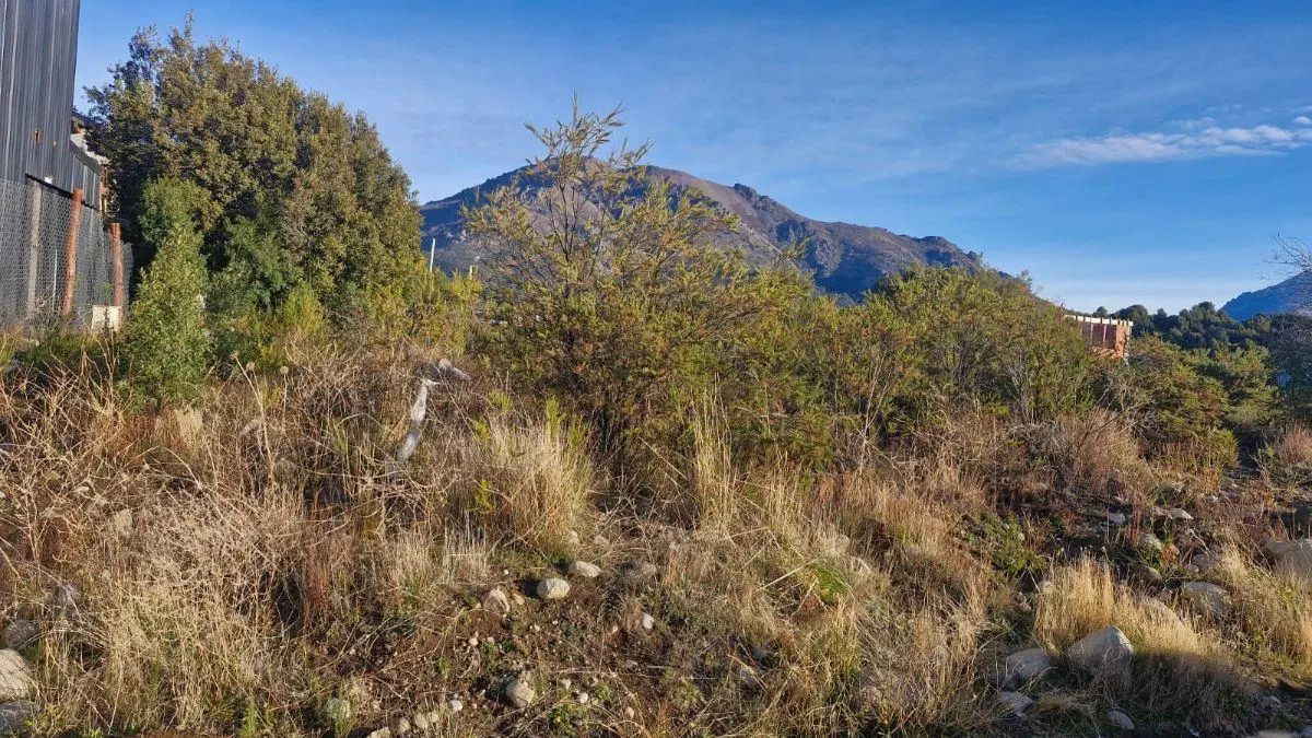 LOTE VALLE AZUL sobre calle Cascada Vulliñanco, con hermosa vista a lo cerros.- 1