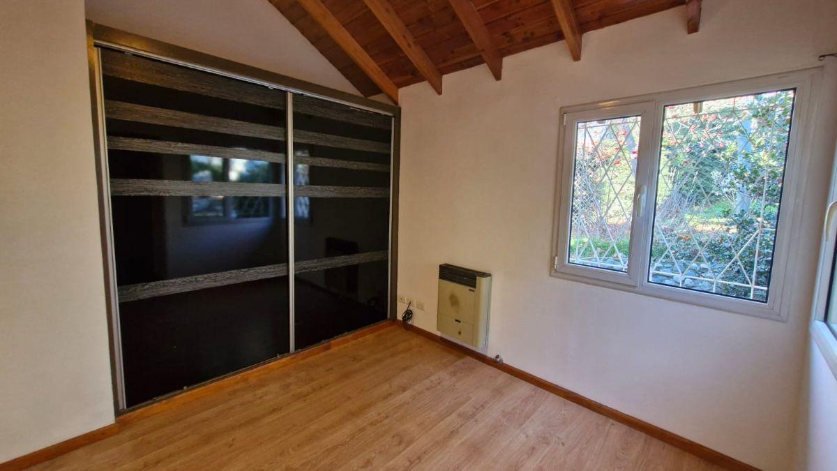 Amplia casa 3 dorm, 2 baños Calle Campichuelo 1400 . Jardin Botanico - Bariloche