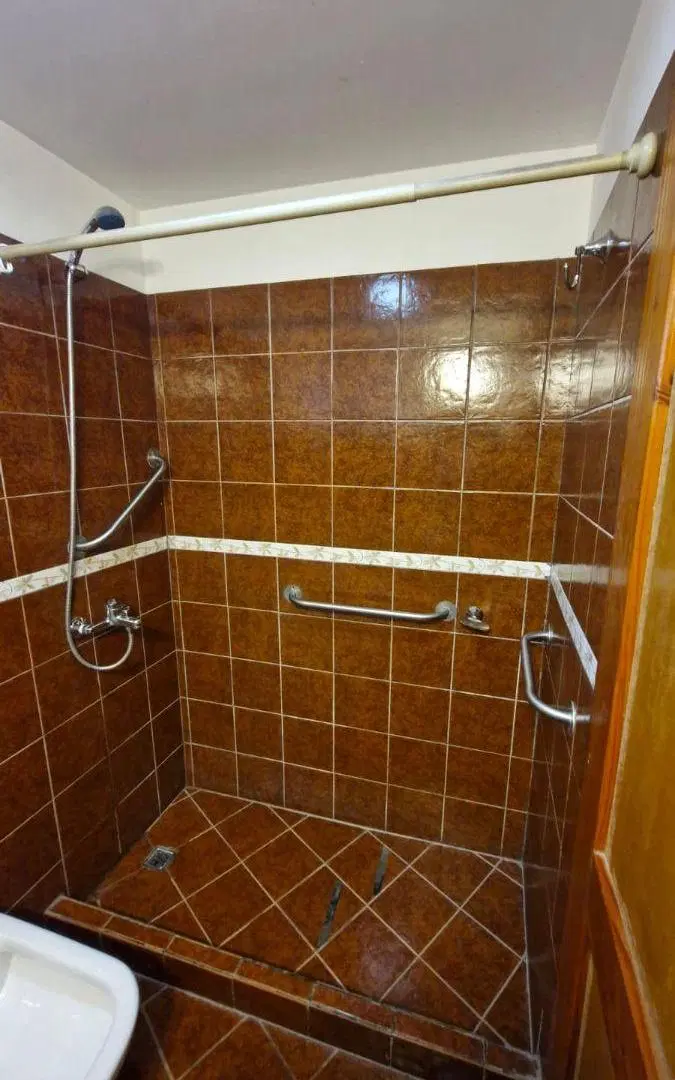 Amplia casa 3 dorm, 2 baños Calle Campichuelo 1400 . Jardin Botanico - Bariloche 5