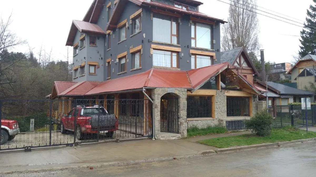 Local Comercial de 70m2 en Alquiler. Excelente ubicacion sobre calle Guemes - Bariloche. 2