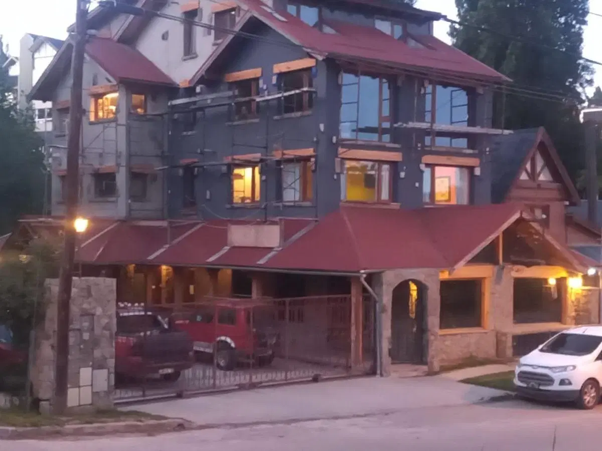 Local Comercial de 70m2 en Alquiler. Excelente ubicacion sobre calle Guemes - Bariloche. 3