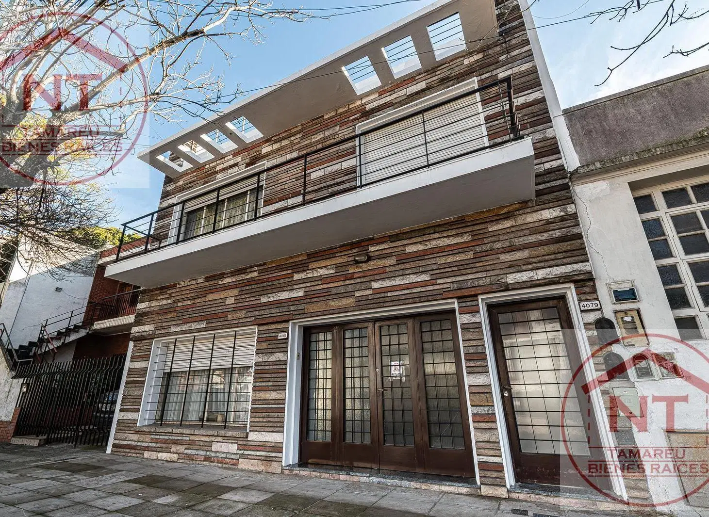 PH de 9 amb. con cochera, patios y terraza propia. 333m2 totales. 4