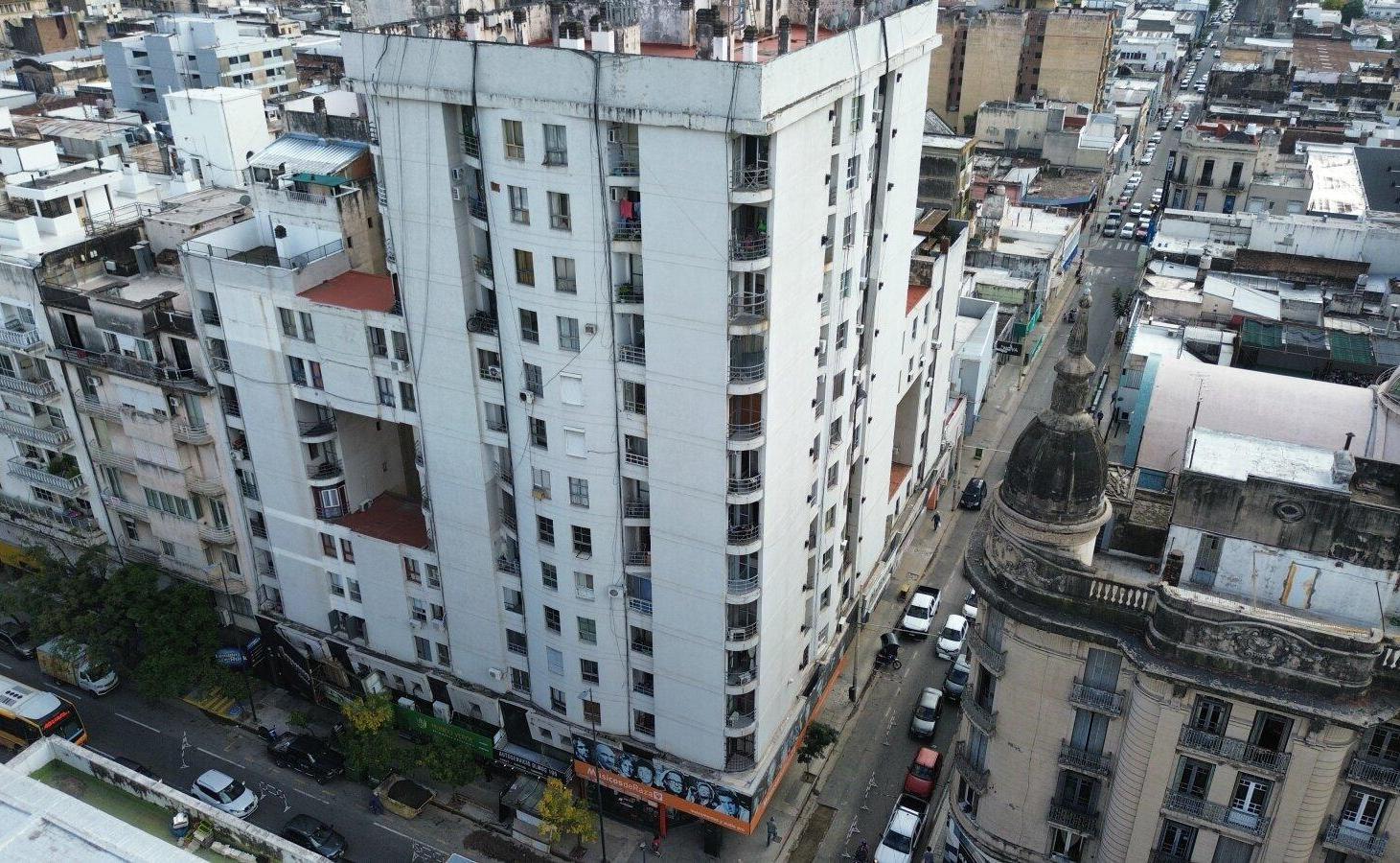 Departamento 2 dormitorios con balcón en Alvear 221
