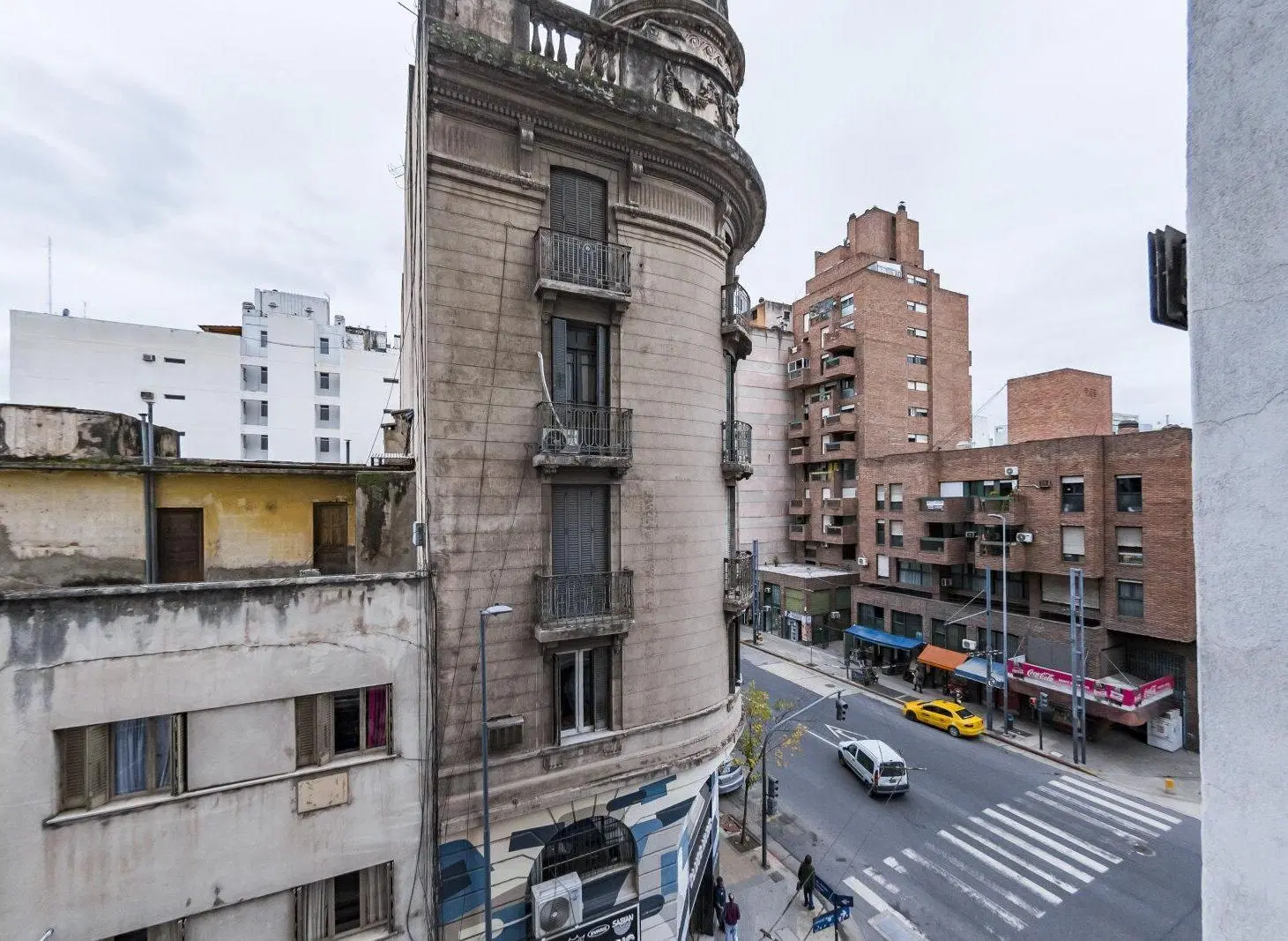 Departamento 2 dormitorios con balcón en Alvear 221 2