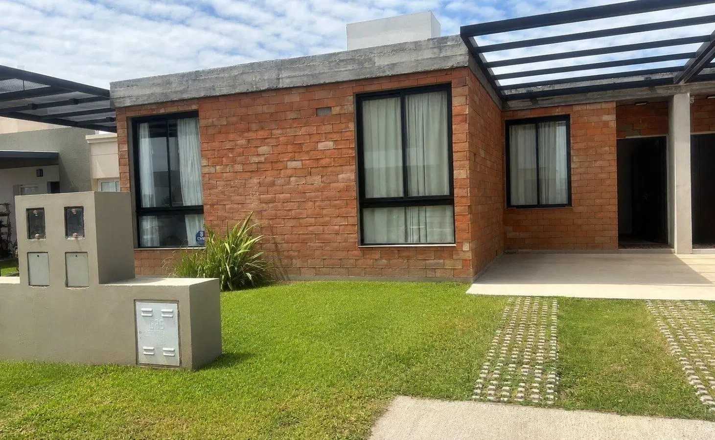 Alquiler casa dúplex de 2 dormitorios en docta etapa 1, galería con asador 4